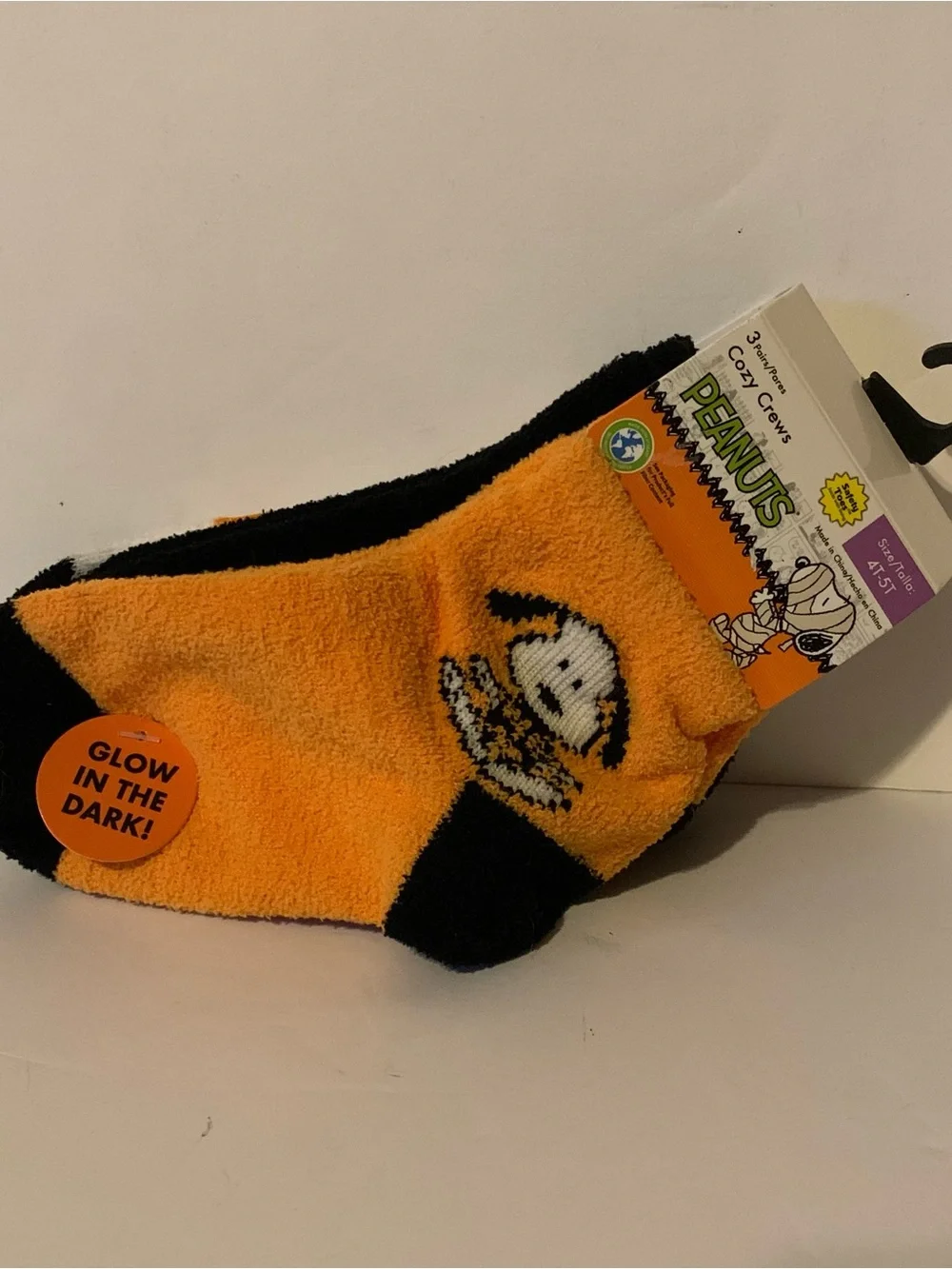 NWT. Peanuts Snoopy Halloween Glow-in-the-Dark Fuzzy Socks